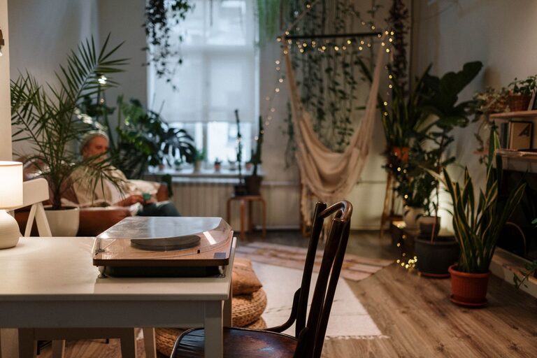 Simple Tips to Create a Cozy and Inviting Home Environment