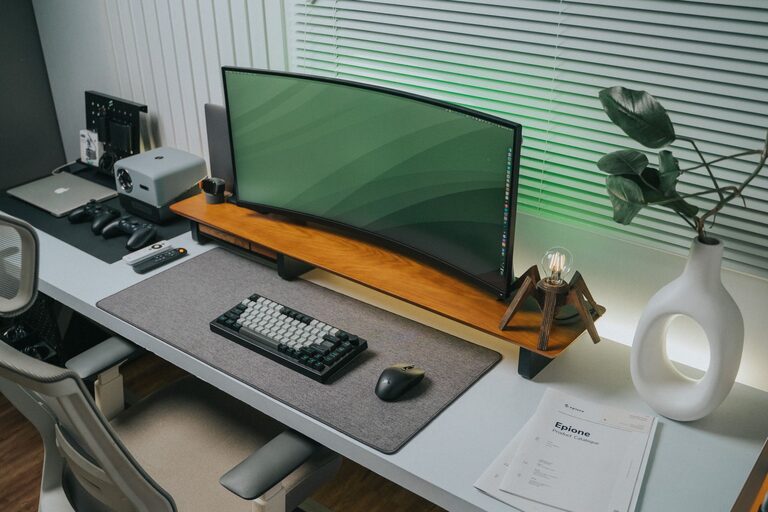 Effective Tips for Organizing a Clutter-Free Workspace at Home